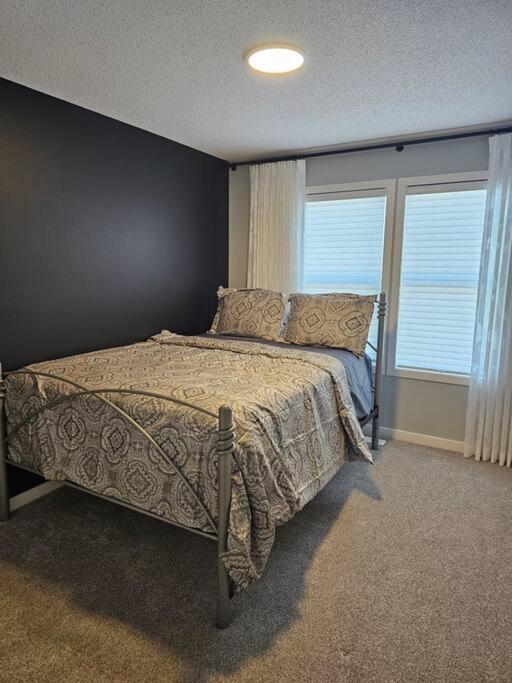 Calm And Cozy 1 Bedroom Holiday home Calgary