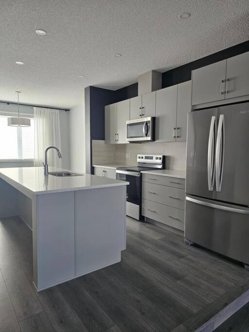 Calm And Cozy 1 Bedroom *